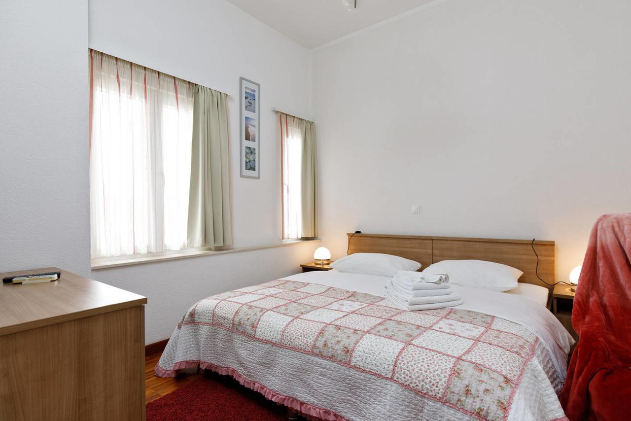 Apartments & Rooms Villa Maslina Trogir Bagian luar foto