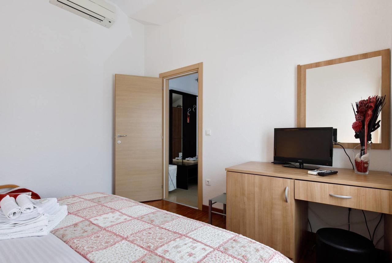Apartments & Rooms Villa Maslina Trogir Bagian luar foto