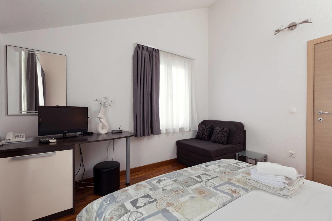 Apartments & Rooms Villa Maslina Trogir Bagian luar foto