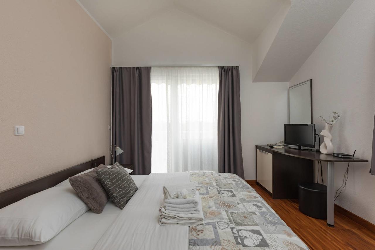 Apartments & Rooms Villa Maslina Trogir Bagian luar foto