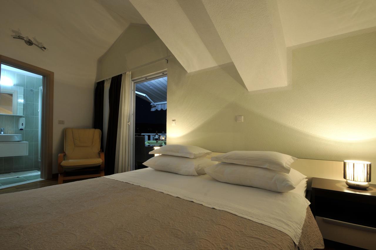 Apartments & Rooms Villa Maslina Trogir Bagian luar foto
