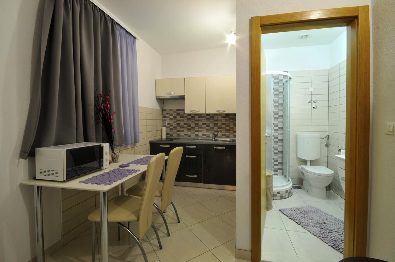 Apartments & Rooms Villa Maslina Trogir Bagian luar foto