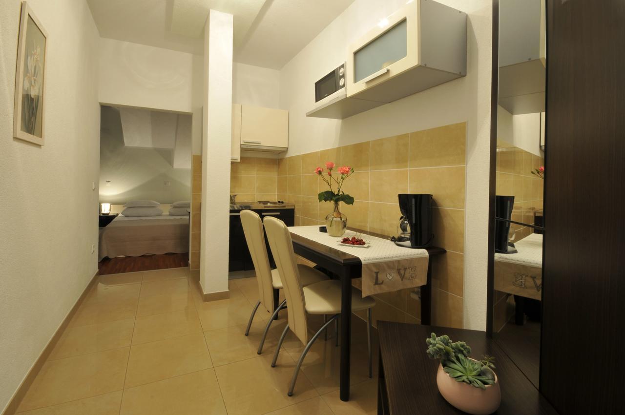 Apartments & Rooms Villa Maslina Trogir Bagian luar foto