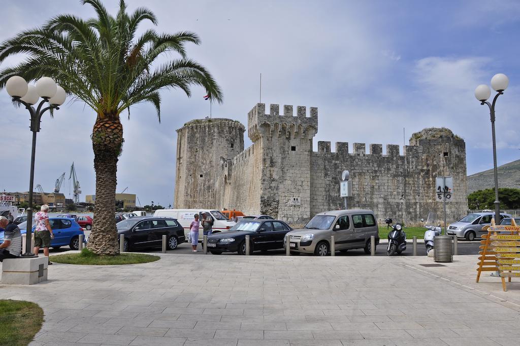 Apartments & Rooms Villa Maslina Trogir Bagian luar foto