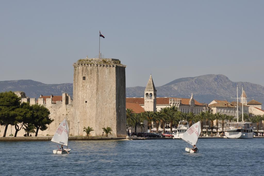 Apartments & Rooms Villa Maslina Trogir Bagian luar foto