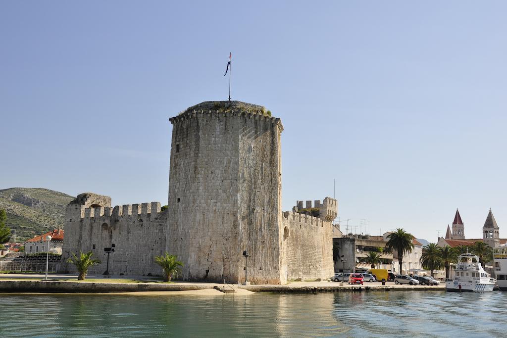 Apartments & Rooms Villa Maslina Trogir Bagian luar foto