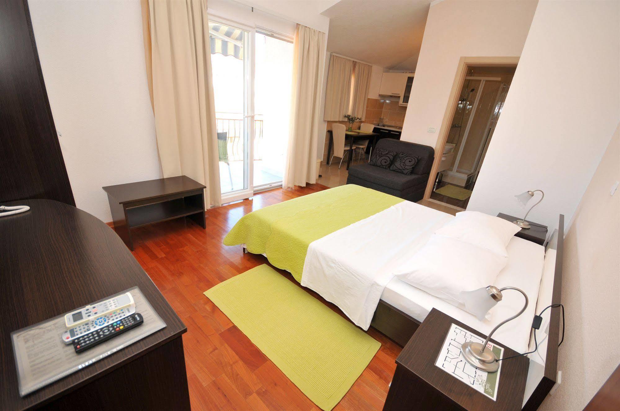 Apartments & Rooms Villa Maslina Trogir Bagian luar foto