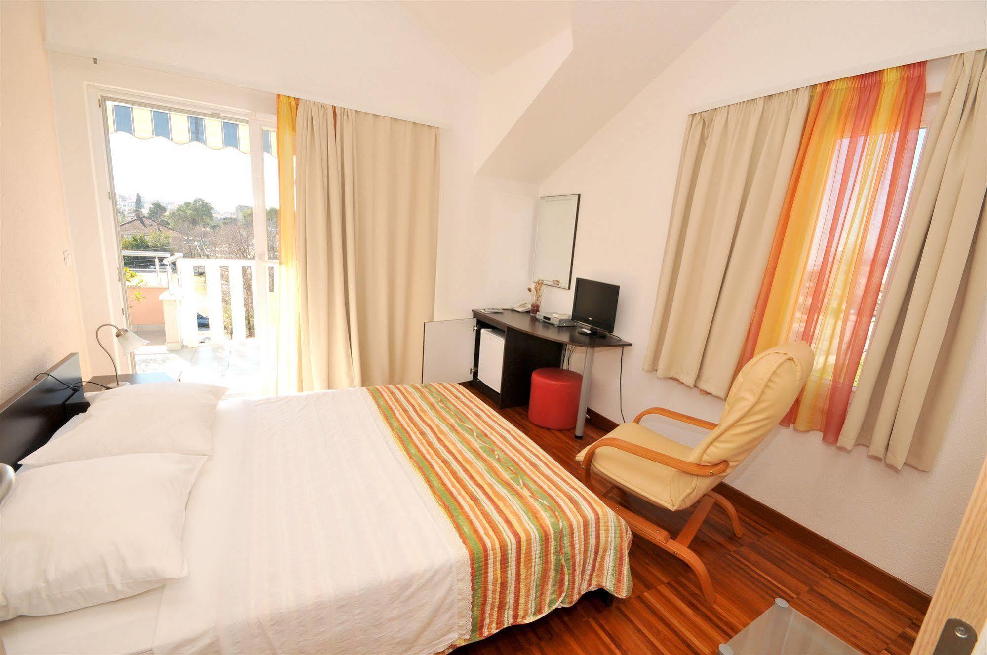Apartments & Rooms Villa Maslina Trogir Bagian luar foto