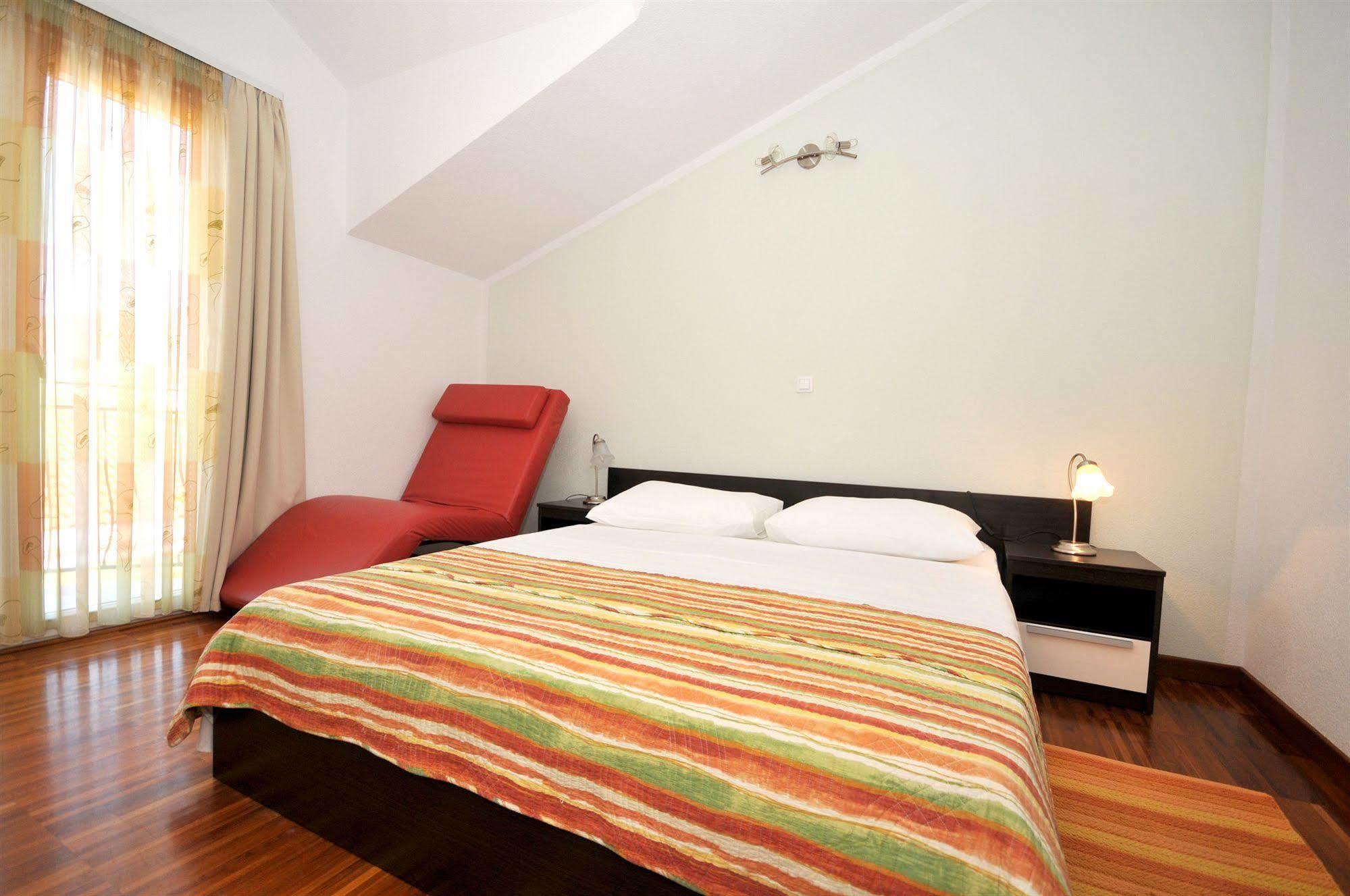 Apartments & Rooms Villa Maslina Trogir Bagian luar foto