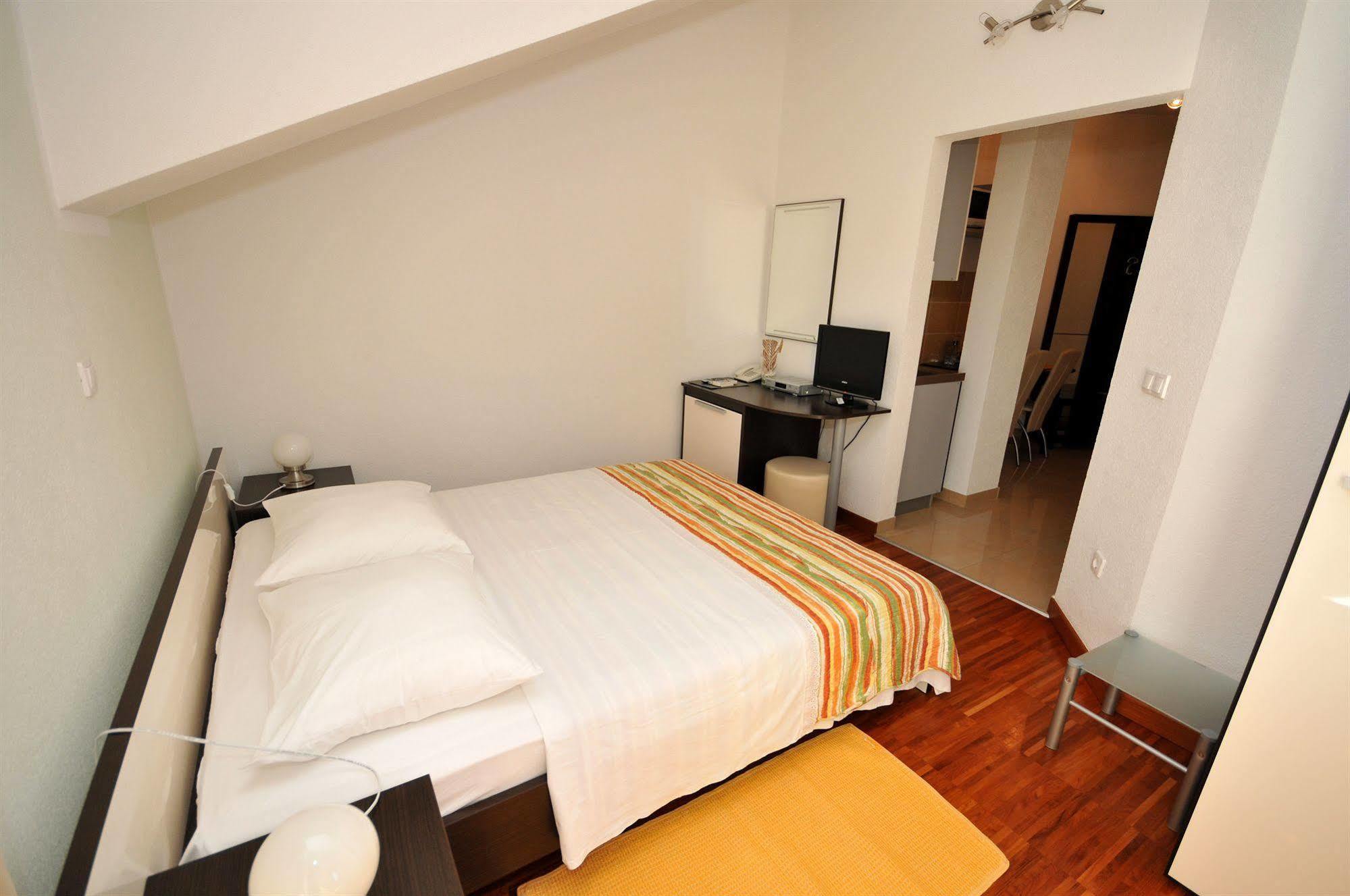 Apartments & Rooms Villa Maslina Trogir Bagian luar foto