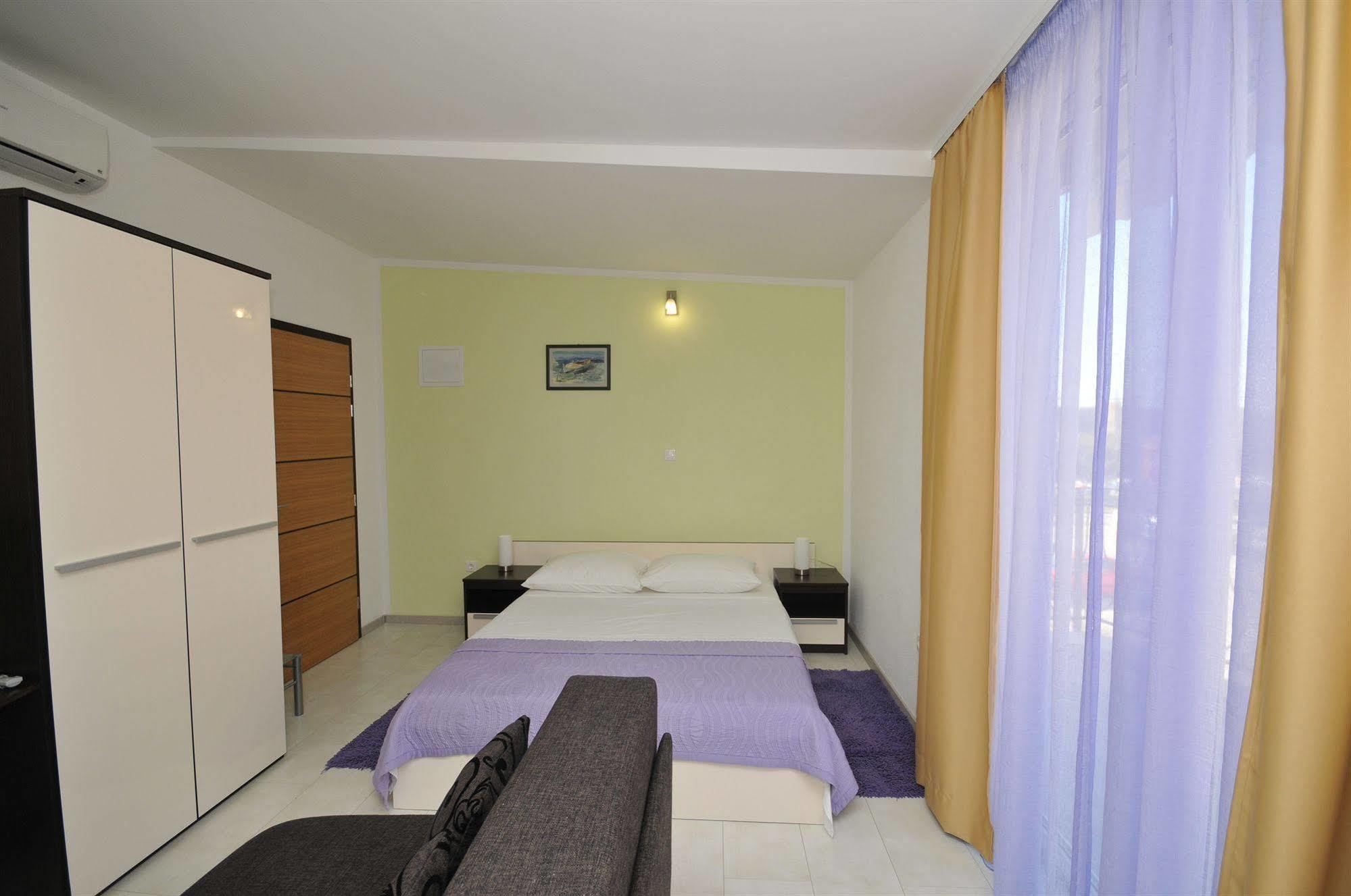 Apartments & Rooms Villa Maslina Trogir Bagian luar foto