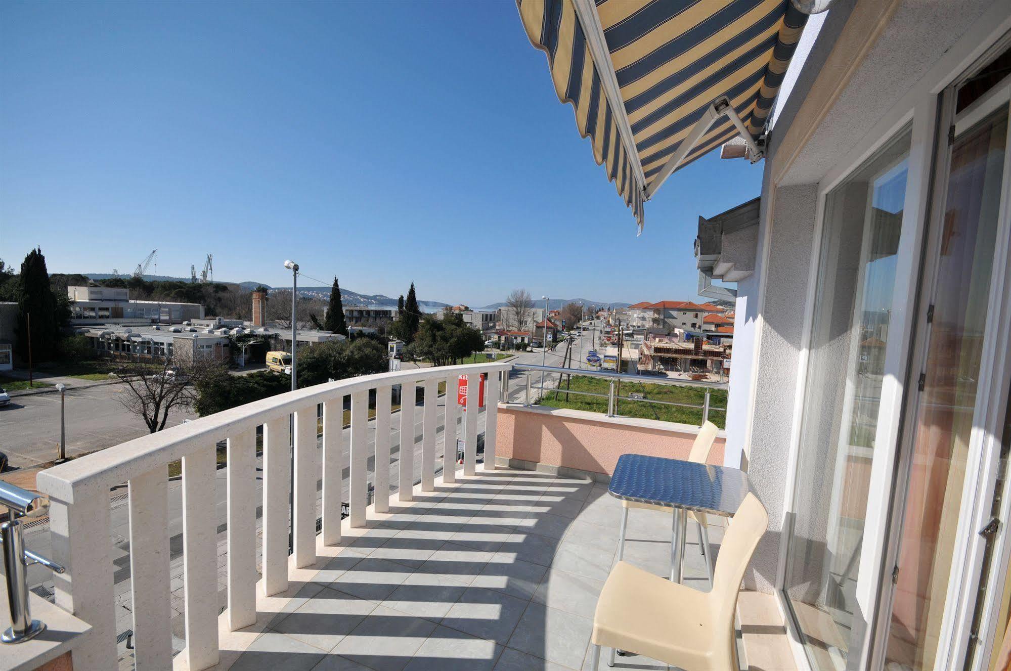 Apartments & Rooms Villa Maslina Trogir Bagian luar foto
